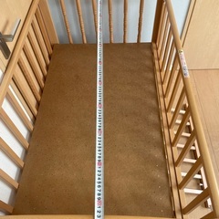 収納たっぷりベビーベッドです。の画像