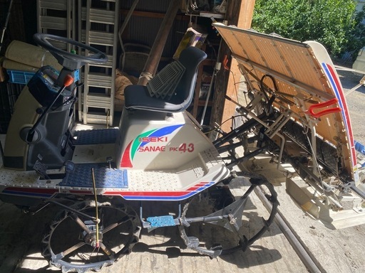 乗用4条田植え機