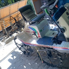 乗用4条田植え機の画像