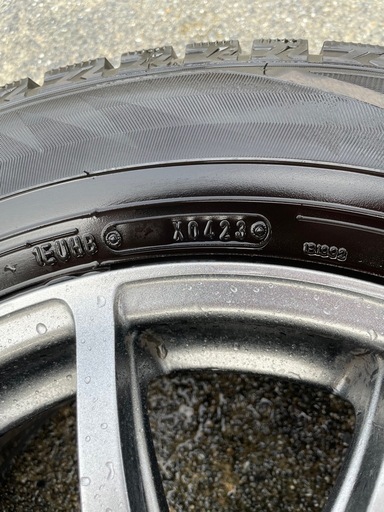 ダンロップ WM02 215/65R16スタッドレスタイヤ 4本 2023年製