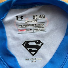  under armour スーパーマンデザイン 
M の画像
