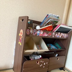 おもちゃ収納棚の画像