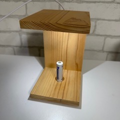 木製LEDライト付き小物置きの画像