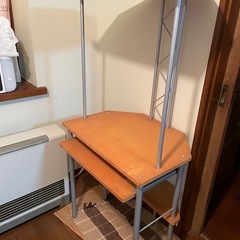 パソコンデスクの画像