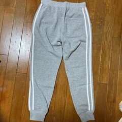 パンツ　灰色　白ラインの画像