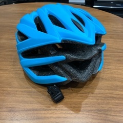 新品のオトナ用ヘルメットの画像