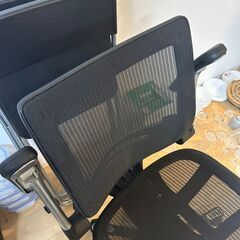 オフィスメッシュチェアの画像