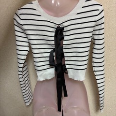 クロップド丈　トップスの画像