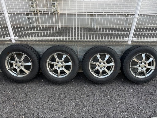 超美品　 プリウス　スタッドレスタイヤ　4本セット