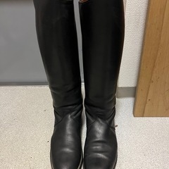 乗馬用ブーツ(本革)乗馬用ヘルメットの画像