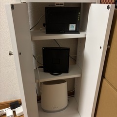 ルーターなど収納棚の画像