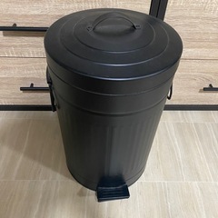 9月末まで　ゴミ箱の画像