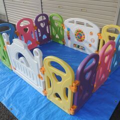 ベビー・子供用品買取販売キッズモール湘南/ベビーサークル　キャッスルランド/６カ月~３歳半/形は自由/ドアパネル付きの画像