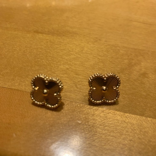 ヴァンクリーフアンドアペール　ピアス