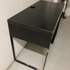 IKEAの机の画像