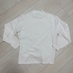 UNIQLO GU 白 タートルネック トレーナーの画像