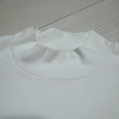 UNIQLO GU 白 タートルネック トレーナーの画像