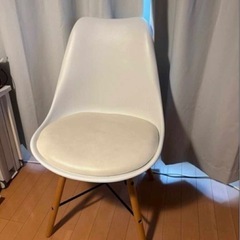 デスクとチェアセット の画像