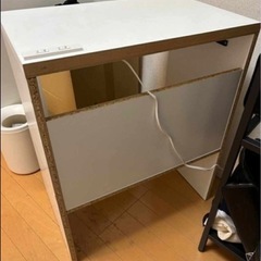 デスクとチェアセット の画像