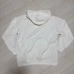 ホワイト フード付きパーカー XLサイズ GUの画像