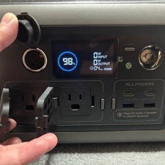 ‼️未使用‼️格安掲載‼️ALLPOWERS R600‼️ポータブル電源‼️置くだけ充電／USB端子／タイプC端子／100Vコンセント／シガーソケット使用可能‼️リン酸鉄蓄電池‼️車中泊・アウトドア・長距離移動等に‼️人気のグレー＆マットブラック‼️早い者勝ち‼️の画像