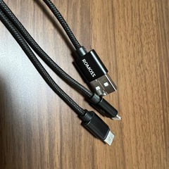 【ジャンク品】3in1モバイルバッテリーとケーブルの画像