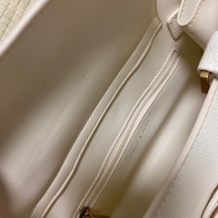 CHARLES & KEITH、ホワイト、バックの画像
