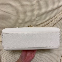 CHARLES & KEITH、ホワイト、バックの画像