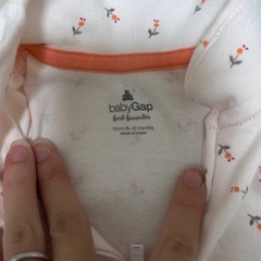 baby gap ロンパース 2枚セットの画像
