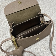 新品ショルダーバックチャーム付きの画像