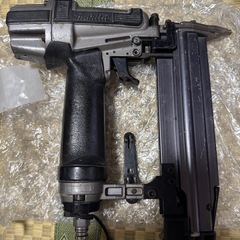 仕上げ釘打ち機 の画像