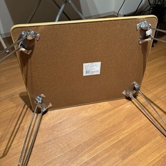 折りたたみテーブルの画像