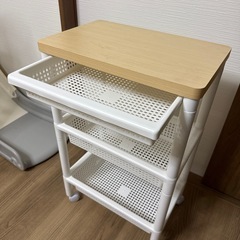 収納ラックの画像