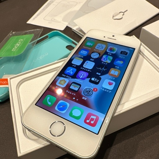 レア☆Apple iPhoneSE コレクション 32GBシルバー本体ケース箱付き
