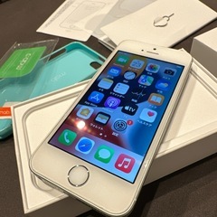 レア★Apple iPhoneSE 32GBシルバー本体ケース箱付きdocomoの画像