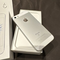 レア★Apple iPhoneSE 32GBシルバー本体ケース箱付きdocomoの画像