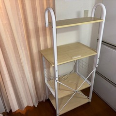 【美品／10/2(木)まで】レンジ台付き収納棚／コンセント2口／キャスター付き／使用半年の画像