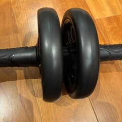 腹筋ローラーと1キロのダンベルセットの画像