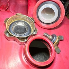 ガソリン 携行缶 20L 矢澤産業 YAZAWA YG-20 赤色 RED オイル 燃料 入れ タンク ケース カン ポリタンク 廃油 灯油 保管 保存 予備 車載の画像