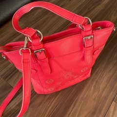 ☆Desigual 2wayバッグ　チャーム付き☆の画像