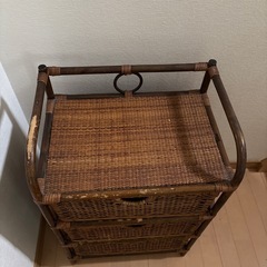 籐の引き出しの画像