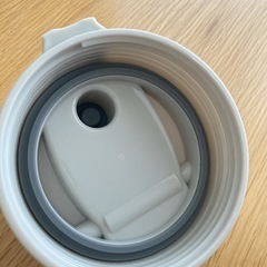 【美品】アイリスオーヤマ　2L 水筒の画像