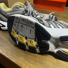 adidasランニングシューズの画像