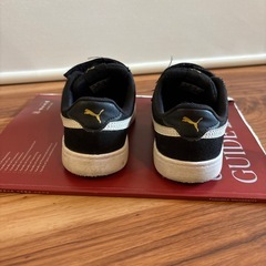 値下げ　プーマ　PUMA 黒のスニーカー　17cmの画像
