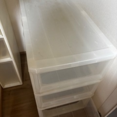 ３段引き出しの画像
