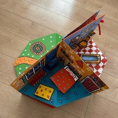 しかけ絵本「メイシーちゃんのあたらしいおうち」の画像