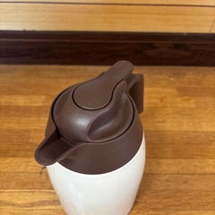 THERMOS ステンレス ポット ホワイト・ブラウン 1.5リットルの画像