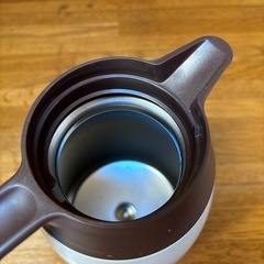 THERMOS ステンレス ポット ホワイト・ブラウン 1.5リットルの画像