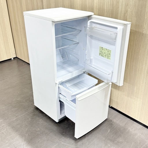 A1582?配送・設置?♻️‼️ 2019年製シャープ2ドア冷蔵庫137L SJ-D14E-W?