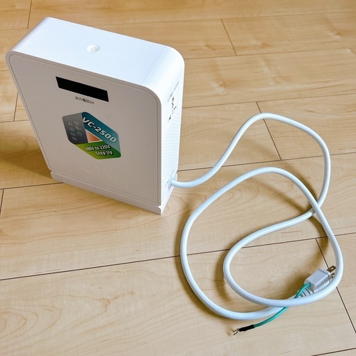 中古品☘️UMIVC 海外電気製品を日本で使用 変圧器 2500W 昇圧器 昇圧機 中古品☘️UMIVC 海外電気製品を日本で使用 変圧器 2500W 昇圧器